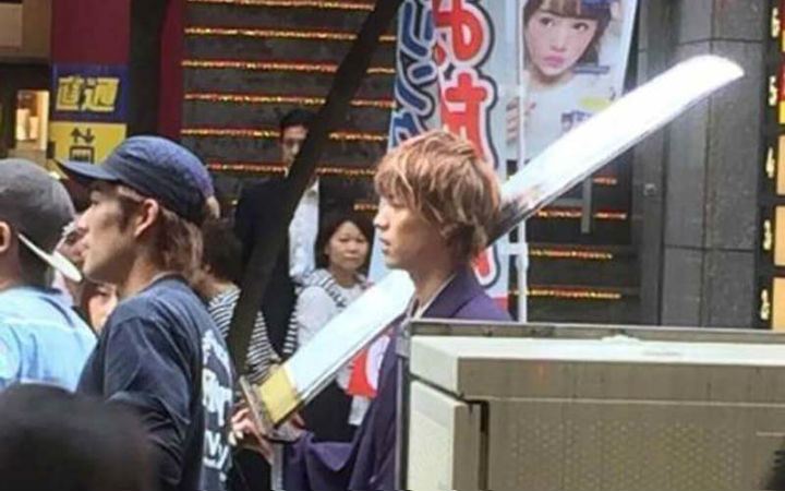 大刀肩上扛 《死神》真人电影街头外景曝光